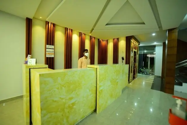 Castle Continental Premium Hotel - Lobi