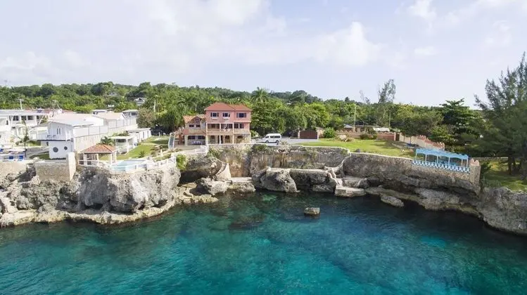 Castle Cove-Ocean Front Villa - Dış Mekan
