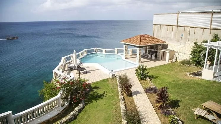 Castle Cove-Ocean Front Villa - Havuz