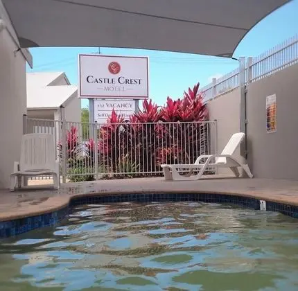 Castle Crest Motel - Havuz