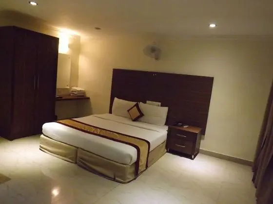 Castle International Premium Hotel - Oda