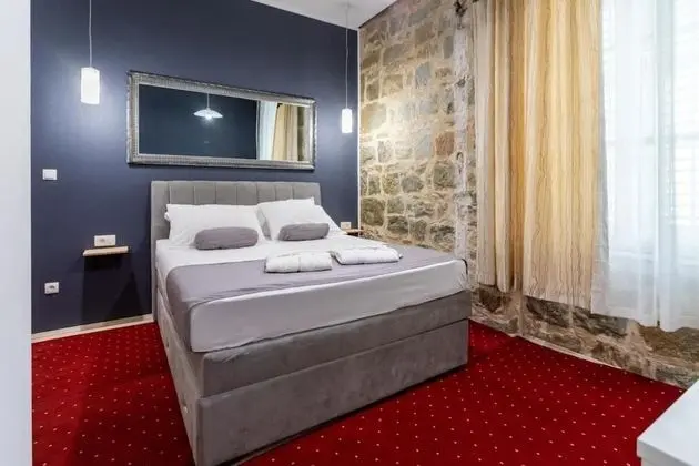 Castle View in Deluxe Room - Hotel Rose Split - Öne Çıkan Resim