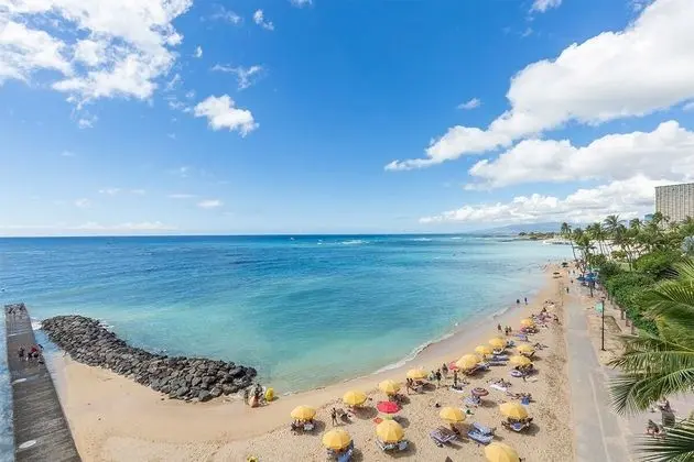 Castle Waikiki Shore Beachfront - Plaj