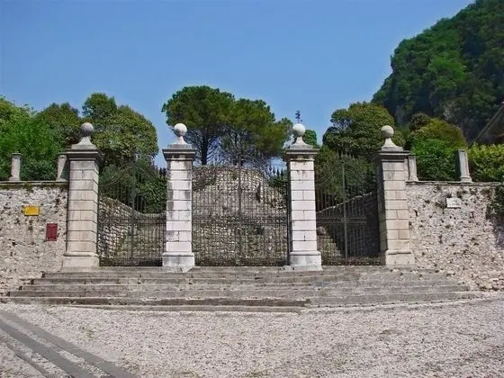 Castrum di Serravalle - Dış Mekan