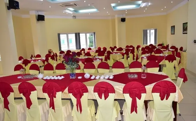 Cat Ba Rustic Inn Hotel - Yerinde Yemek