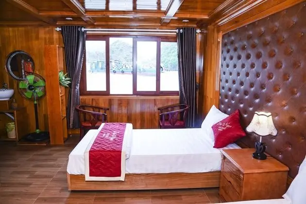 Cat Ba Sisters Cruise - Oda