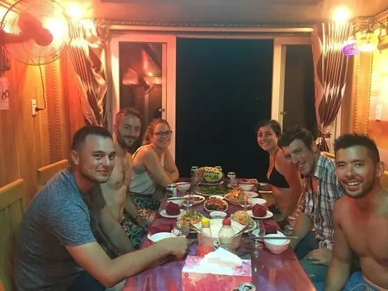 Cat Ba Sisters Cruise - Yerinde Yemek