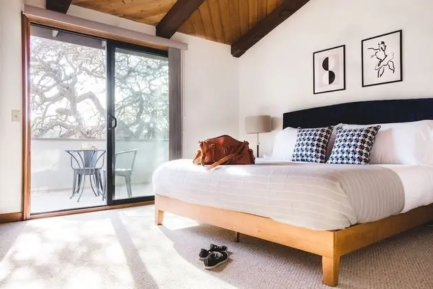 Cathedral by Avantstay Charming Secluded Estate w/ Sauna, Pool Table & Views of the Rolling Hills - İç Mekan