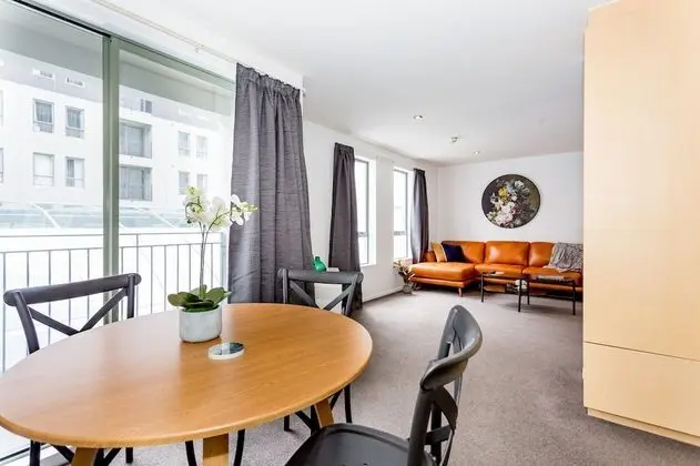 Cathedral Junction Apartment - İç Mekan