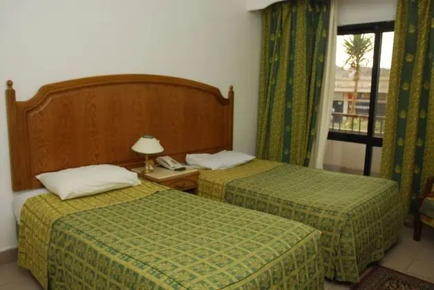 Catherine Plaza Hotel - Oda