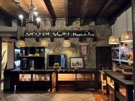 Hotel & Cava La Parroquia - Yerinde Yemek