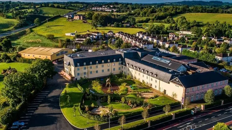 Cavan Crystal Hotel - 1
