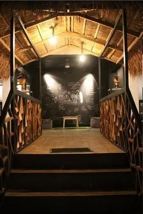 The Cavern Pod Hotel & Specialty Café - Hostel - Yerinde Yemek