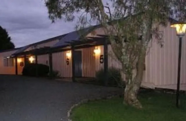 CAVES MOTOR INN