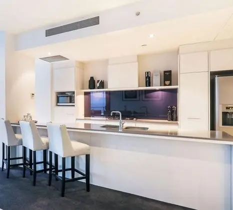 Cavill Avenue Luxury Private Apartments - Yerinde Yemek