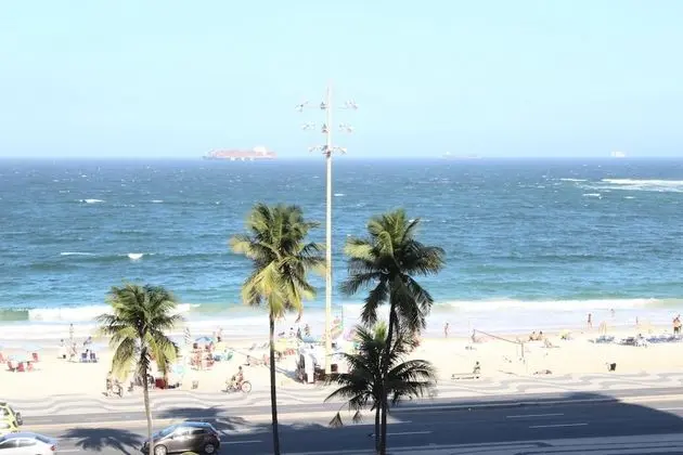 Cavirio F16 Copacabana Windows to the sea