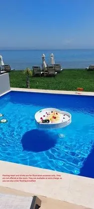 Cavo Orient Beach Hotel - Dış Mekan