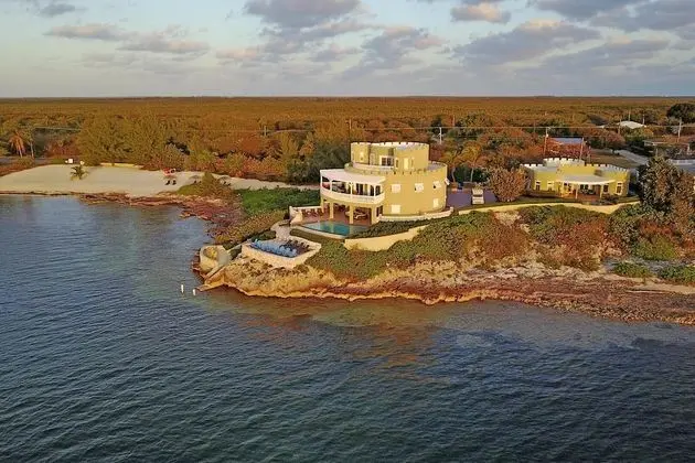 Cayman Castle & Guesthouse