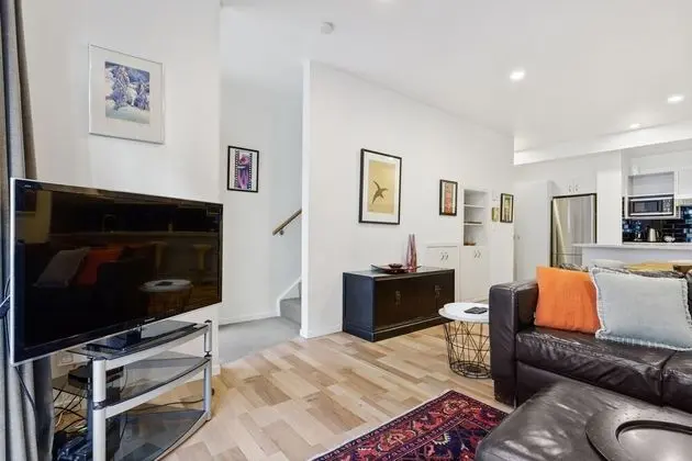 CBD Spacious 3 Storey Terrace House - İç Mekan