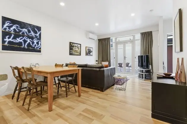 CBD Spacious 3 Storey Terrace House - Öne Çıkan Resim