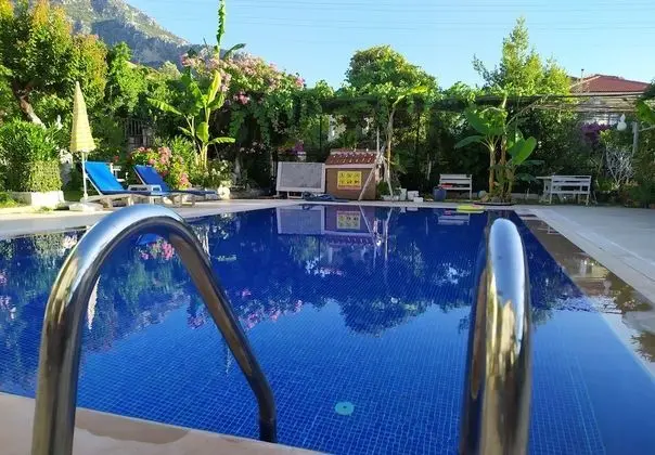 CC's Hotel
