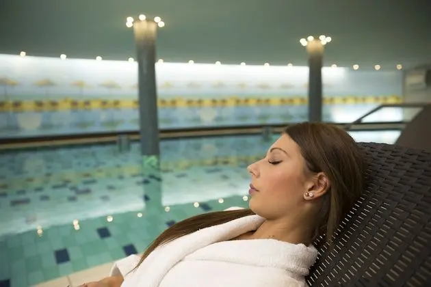 CE Plaza Hotel - Havuz