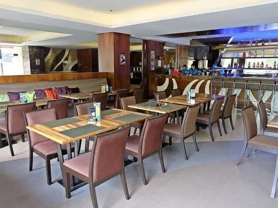 Cebu, Castle Peak Hotel - Yeme / İçme