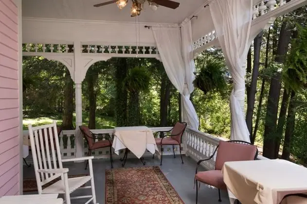 Cedar Crest Inn - Yerinde Yemek