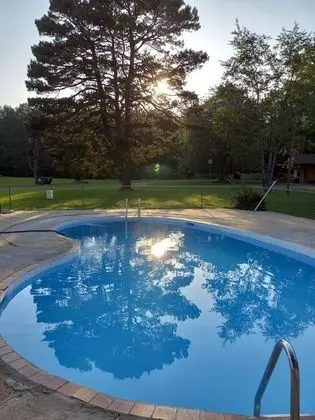 Cedar Falls Motel - Havuz