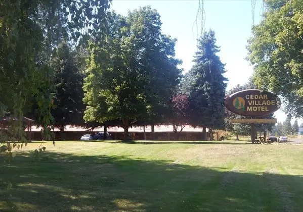 Cedar Village Motel