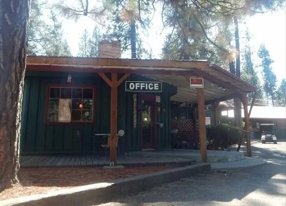 Cedar Village Motel - Lobi