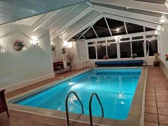 Cedar Grove Luxury B&B - Havuz