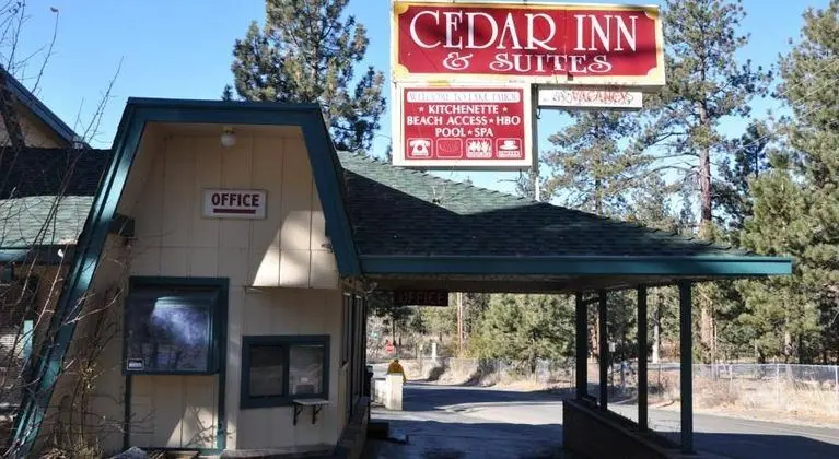 Cedar Inn & Suites
