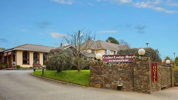 The Cedar Lodge Hotel and Restaurant - 1