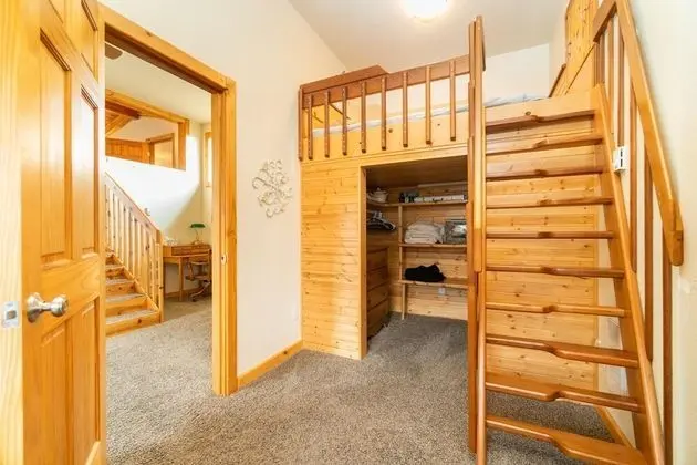 Cedar Lodge at Rockaway - Oda