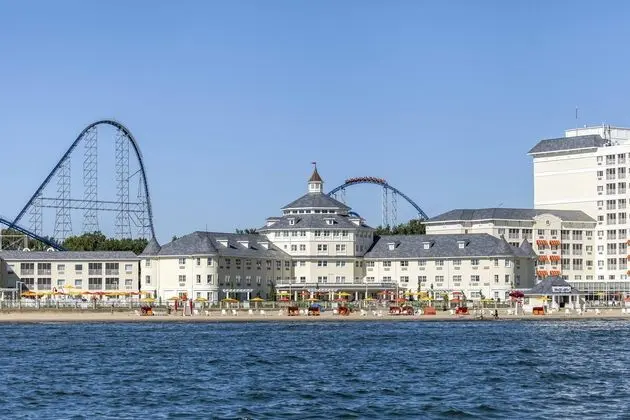 Cedar Point's Hotel Breakers - Öne Çıkan Resim