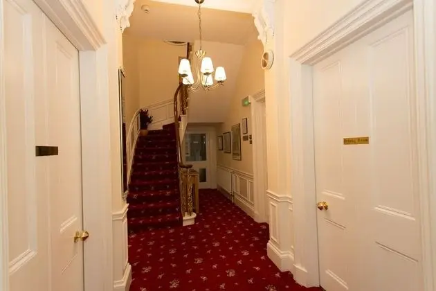 Cedars Guest House - Lobi
