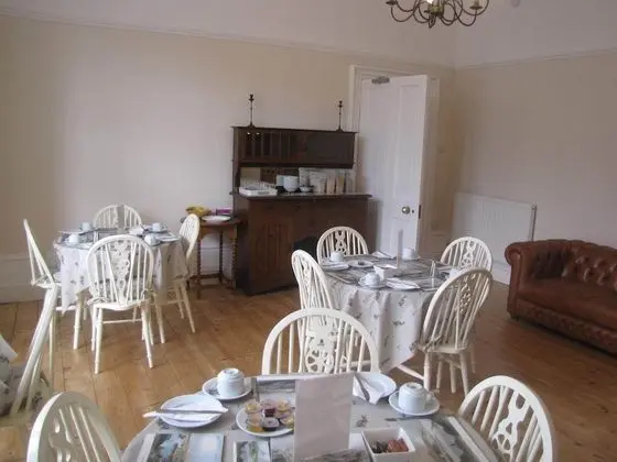 Cedars Guest House - Yerinde Yemek