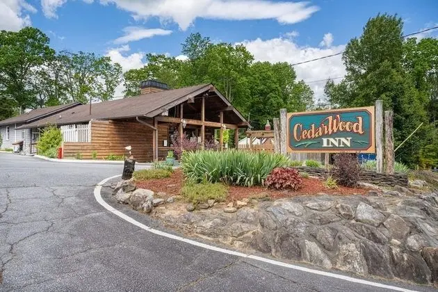 CedarWood Inn - Öne Çıkan Resim