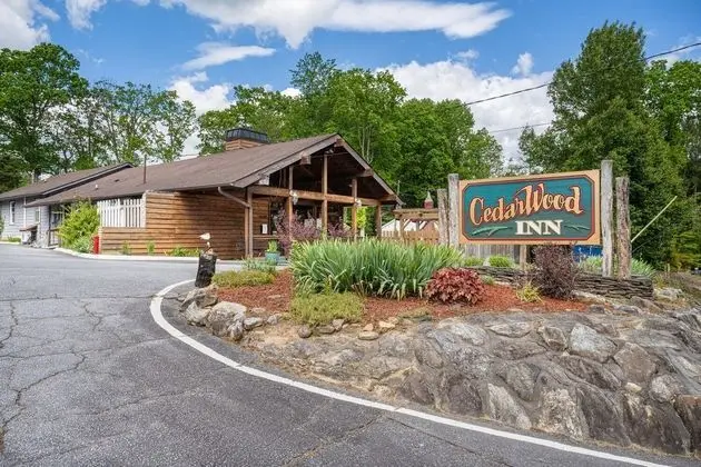CedarWood Inn - Öne Çıkan Resim