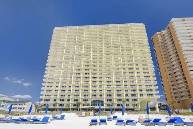Celadon Beach Resort by Book That Condo - Öne Çıkan Resim