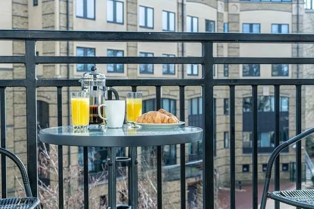 Celador Apartments - Riverside House Serviced Apartments