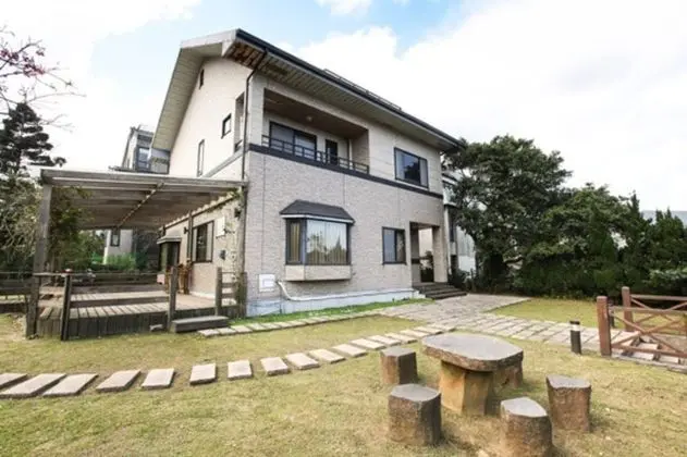 Celebrity Villa
