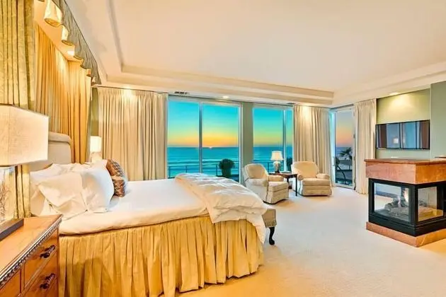 Celebrity Oceanfront Estate - Oda