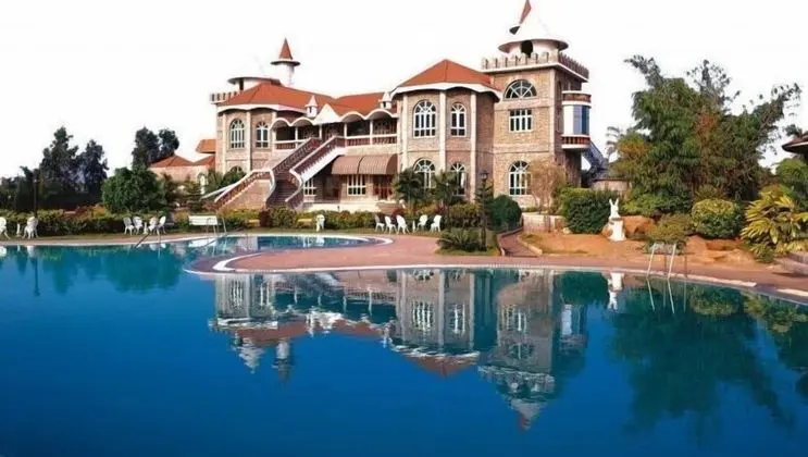 Celebrity Resort - 1
