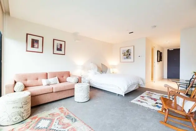 CELESTE, 1BDR East Melbourne Apartment - Oda