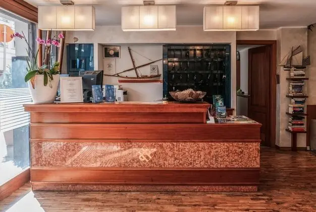 Hotel Celeste - Lobi