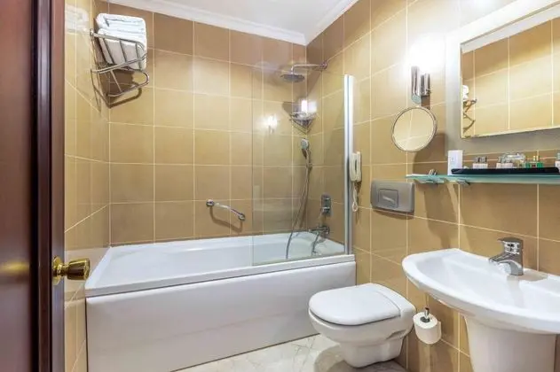 Çelik Palace Hotel Convention Center & Thermal SPA - 9
