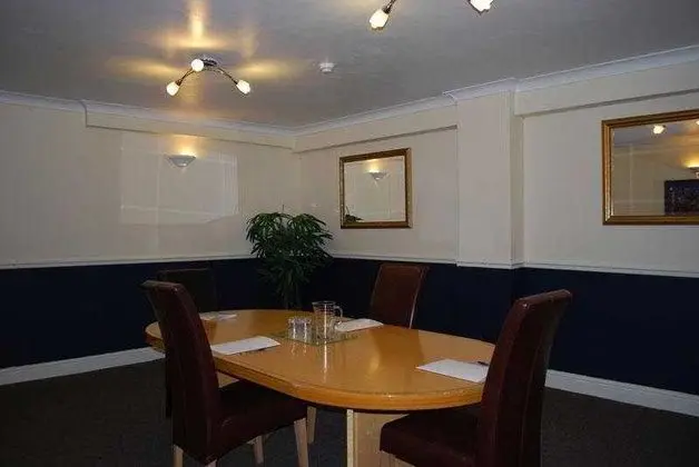 Celtic International Hotel Cardiff Airport - İş / Konferans