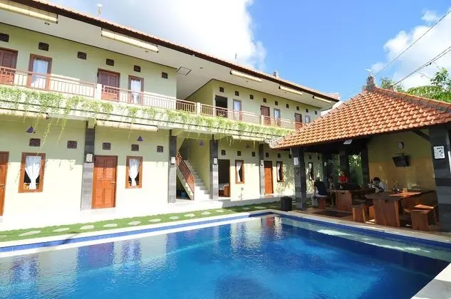 Cempaka Mas Guesthouse - Havuz